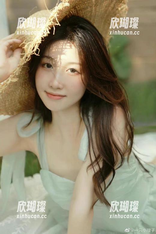 吃瓜天堂 当你打开“吃瓜天堂”,每个视频都像在喂你一把瓜子