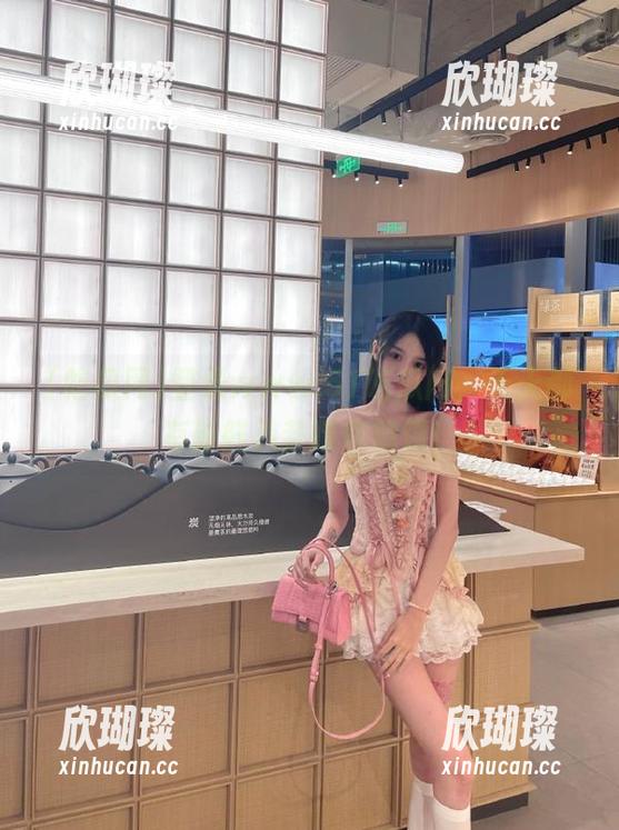 登录www.51吃瓜网，天天都有新鲜八卦喂你解馋！
