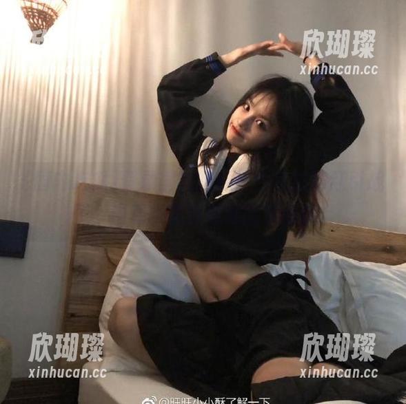 登录国内吃瓜，今天的网红引战了，围着屏幕我也是脸红心跳...