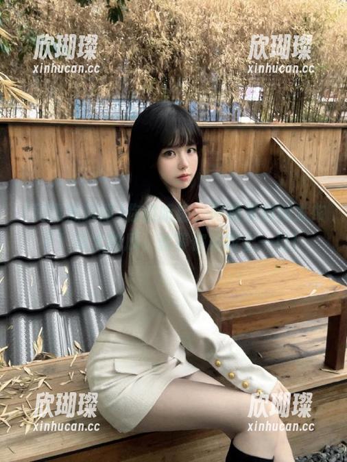 网曝黑料网 你没听错,网曝黑料网发布了!硕大的瓜,就等你来咬上一口!