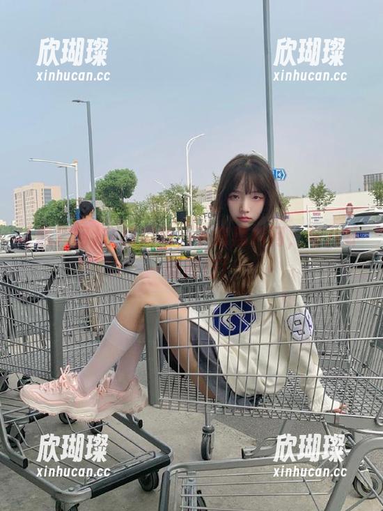 黑料网 在线瓜场,下载黑料网,与八卦一键同行!